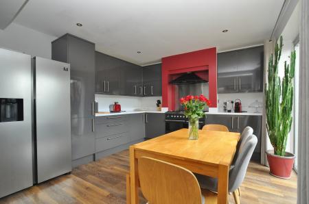 3 bedroom Semi-detached house for sale in Cambridge Road, Hitchin