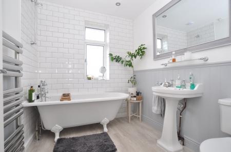 3 bedroom Semi-detached house for sale in Cambridge Road, Hitchin