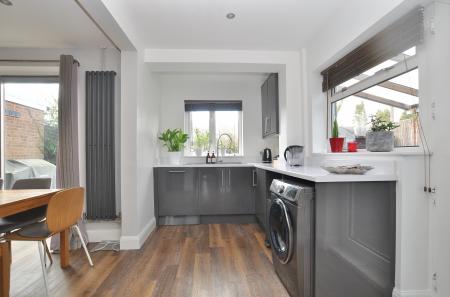 3 bedroom Semi-detached house for sale in Cambridge Road, Hitchin