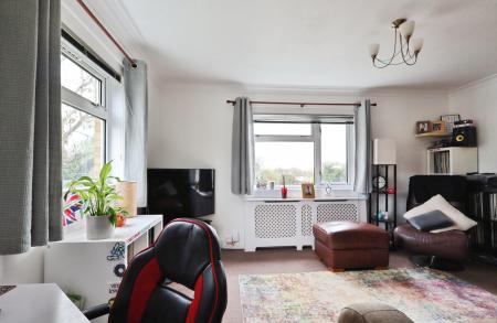 1 bedroom Flat for sale in Yarmouth Road, Stevenage