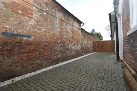 2 bedroom Flat to let in 21 High Street, Baldock, SG7