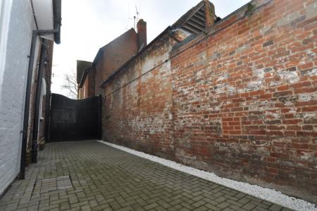 2 bedroom Flat to let in 21 High Street, Baldock, SG7