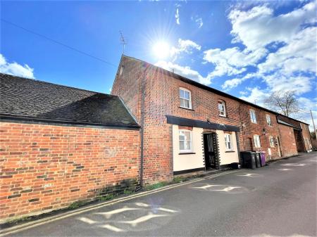 2 bedroom Terraced House to let in Pond Lane, Baldock, SG7