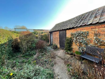 2 bedroom Cottage to let in High Street, Meppershall, SG17
