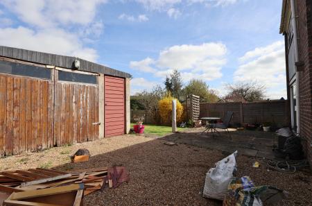 4 bedroom Semi-detached house for sale in Briars Lane, Hatfield