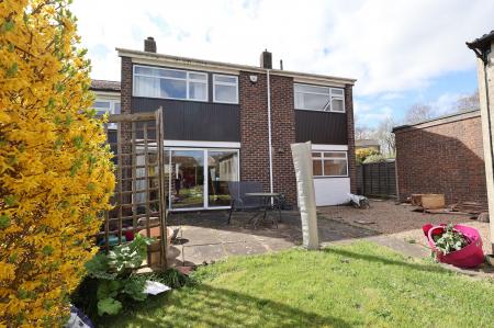 4 bedroom Semi-detached house for sale in Briars Lane, Hatfield