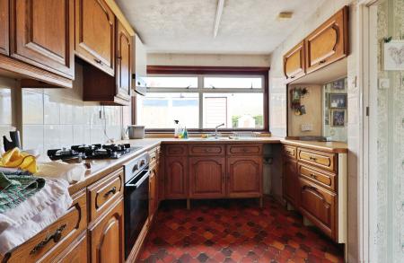 4 bedroom Semi-detached house for sale in Briars Lane, Hatfield