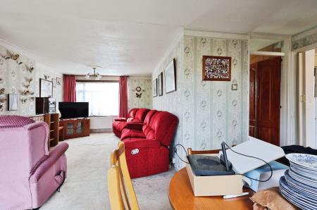 4 bedroom Semi-detached house for sale in Briars Lane, Hatfield