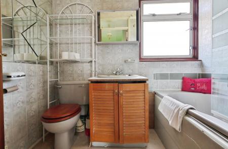 4 bedroom Semi-detached house for sale in Briars Lane, Hatfield