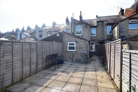 3 bedroom Terraced House to let in Grove Road, Hitchin, SG5