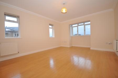 2 bedroom Flat to let in Morello Gardens, Hitchin, SG4