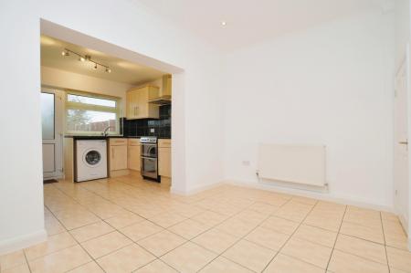 3 bedroom Terraced House to let in Redhill Road, Hitchin, SG5