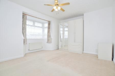 3 bedroom Terraced House to let in Redhill Road, Hitchin, SG5