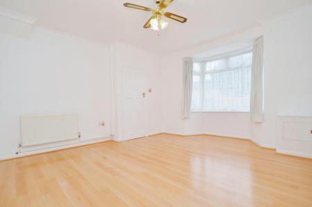 3 bedroom Terraced House to let in Redhill Road, Hitchin, SG5