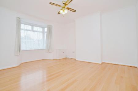 3 bedroom Terraced House to let in Redhill Road, Hitchin, SG5