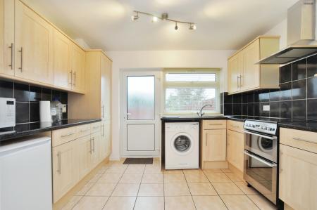 3 bedroom Terraced House to let in Redhill Road, Hitchin, SG5