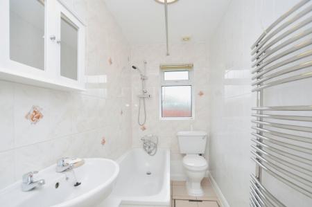 3 bedroom Terraced House to let in Redhill Road, Hitchin, SG5