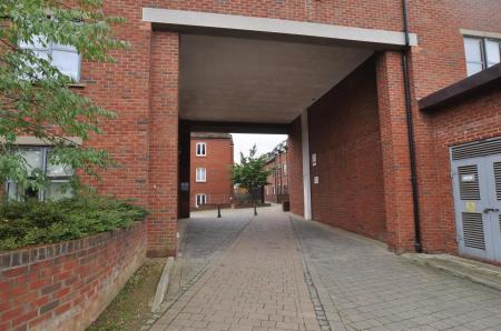 2 bedroom Flat to let in Coopers Yard, Hitchin, SG5