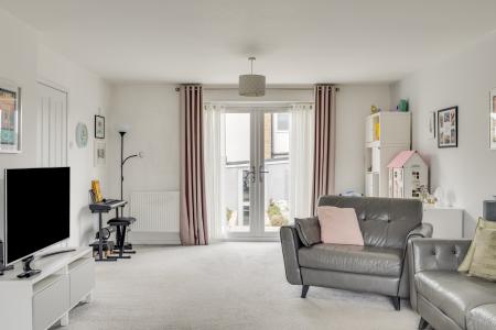 4 bedroom Semi-detached house for sale in Millard Way, Hitchin