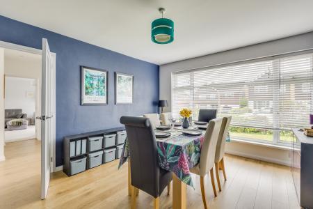 4 bedroom Semi-detached house for sale in Millard Way, Hitchin