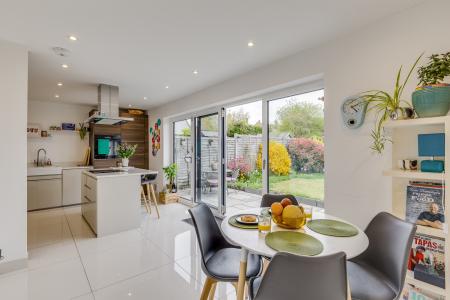 4 bedroom Semi-detached house for sale in Millard Way, Hitchin