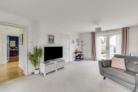 4 bedroom Semi-detached house for sale in Millard Way, Hitchin
