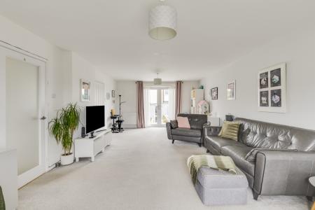 4 bedroom Semi-detached house for sale in Millard Way, Hitchin