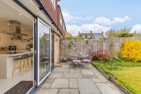 4 bedroom Semi-detached house for sale in Millard Way, Hitchin