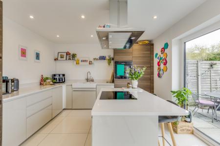 4 bedroom Semi-detached house for sale in Millard Way, Hitchin