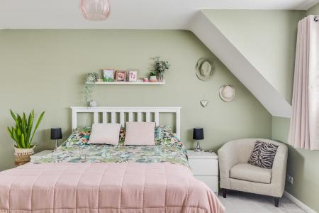 4 bedroom Semi-detached house for sale in Millard Way, Hitchin