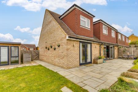 4 bedroom Semi-detached house for sale in Millard Way, Hitchin