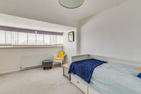 4 bedroom Semi-detached house for sale in Millard Way, Hitchin
