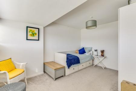 4 bedroom Semi-detached house for sale in Millard Way, Hitchin