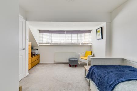 4 bedroom Semi-detached house for sale in Millard Way, Hitchin