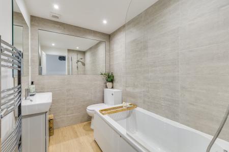 4 bedroom Semi-detached house for sale in Millard Way, Hitchin