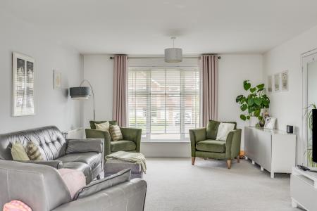 4 bedroom Semi-detached house for sale in Millard Way, Hitchin