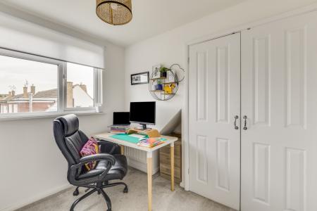 4 bedroom Semi-detached house for sale in Millard Way, Hitchin