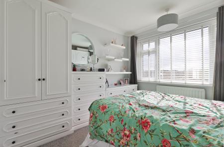 3 bedroom Semi-detached house for sale in Gainsford Crescent, Hitchin