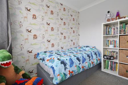 3 bedroom Semi-detached house for sale in Gainsford Crescent, Hitchin