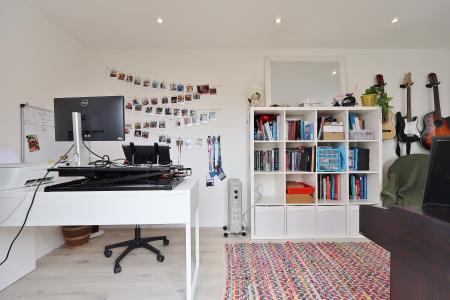 3 bedroom Semi-detached house for sale in Gainsford Crescent, Hitchin