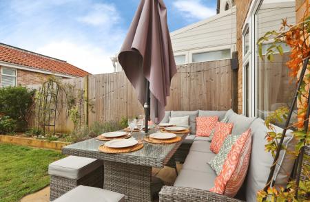 3 bedroom Semi-detached house for sale in Gainsford Crescent, Hitchin