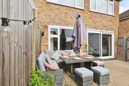 3 bedroom Semi-detached house for sale in Gainsford Crescent, Hitchin