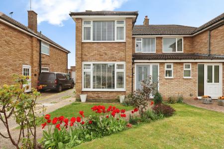 3 bedroom Semi-detached house for sale in Gainsford Crescent, Hitchin