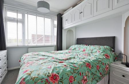 3 bedroom Semi-detached house for sale in Gainsford Crescent, Hitchin