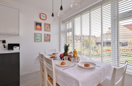 3 bedroom Semi-detached house for sale in Gainsford Crescent, Hitchin