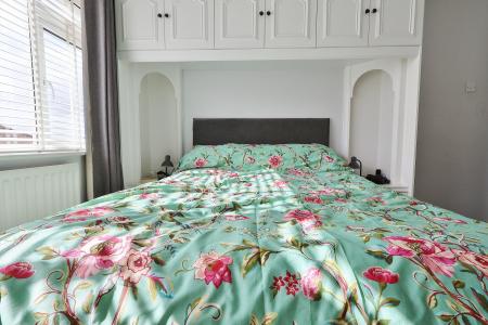 3 bedroom Semi-detached house for sale in Gainsford Crescent, Hitchin