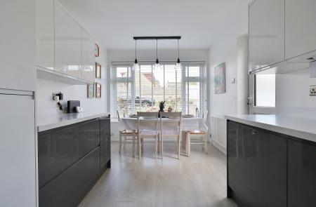 3 bedroom Semi-detached house for sale in Gainsford Crescent, Hitchin