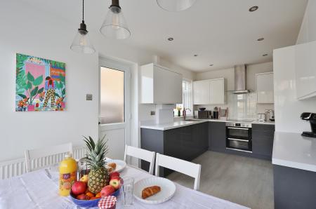 3 bedroom Semi-detached house for sale in Gainsford Crescent, Hitchin