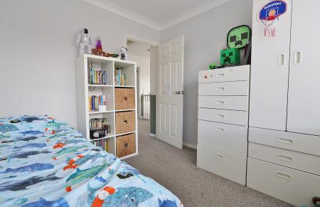 3 bedroom Semi-detached house for sale in Gainsford Crescent, Hitchin