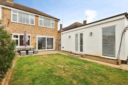 3 bedroom Semi-detached house for sale in Gainsford Crescent, Hitchin